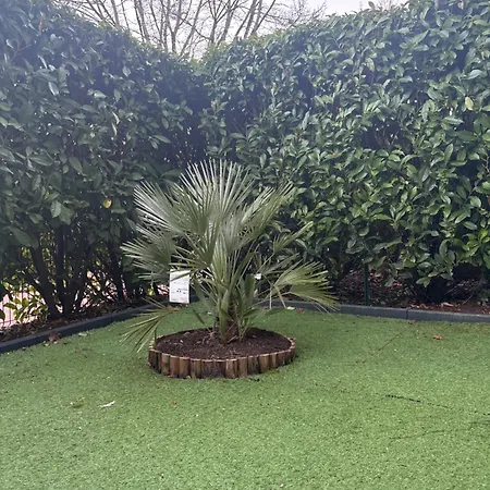 Romantisme Et Glamour Avec ,jardin Proche Zenith