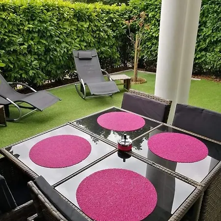 Romantisme Et Glamour Avec ,jardin Proche Zenith Dijon