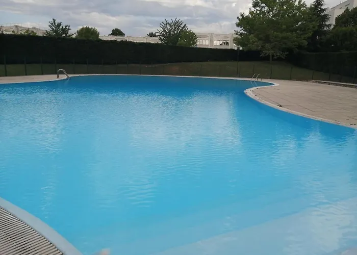 Appartement Romantisme Et Glamour Avec Spa, Piscine Et Jardin Dijon