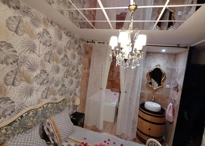 Appartement Romantisme Et Glamour Avec Spa, Piscine Et Jardin Dijon